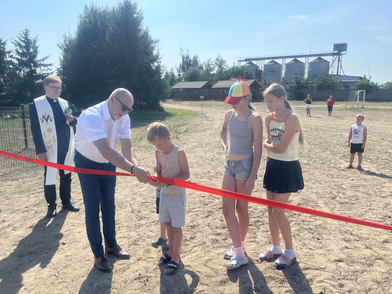 Zdjęcie: W dniu 15.08.2026 r. odbyło się oficjalne otwarcie placu zabaw w Tetyniu